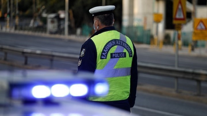 Σοκαριστικό τροχαίο στην Κρήτη: Μοτοσικλετιστής εκσφενδονίστηκε στα 10 μέτρα