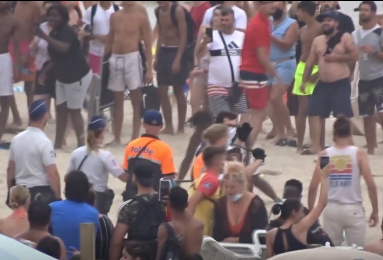 Βέλγιο: Βίαια συμπλοκή αστυνομικών πολιτών σε παραλία λόγω των μέτρων κατά της πανδημίας