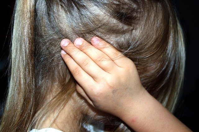 Μητέρα 31 ετών κατηγορείται για παιδική πορνογραφία της 6χρονης κόρης της
