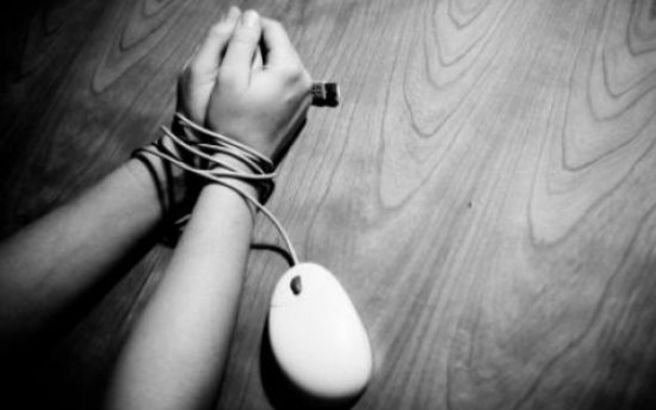 Συνελήφθη γυναίκα που εκβίαζε δυο άνδρες για να αποσύρει καταγγελία βιασμού 