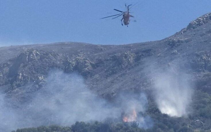 Φωτιά τώρα στην Κάρπαθο - Στην κατάσβεση επίγειες δυνάμεις και ένα ελικόπτερο