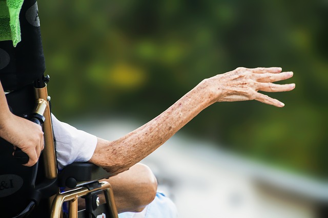 Κορωνοϊός: Ξεκινούν μαζικοί έλεγχοι σε Μονάδες Φροντίδας Ηλικιωμένων και προνοιακές δομές