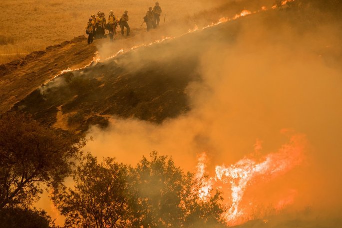 Φωτιές στην Καλιφόρνια: Χιλιάδες σπίτια χωρίς ρεύμα