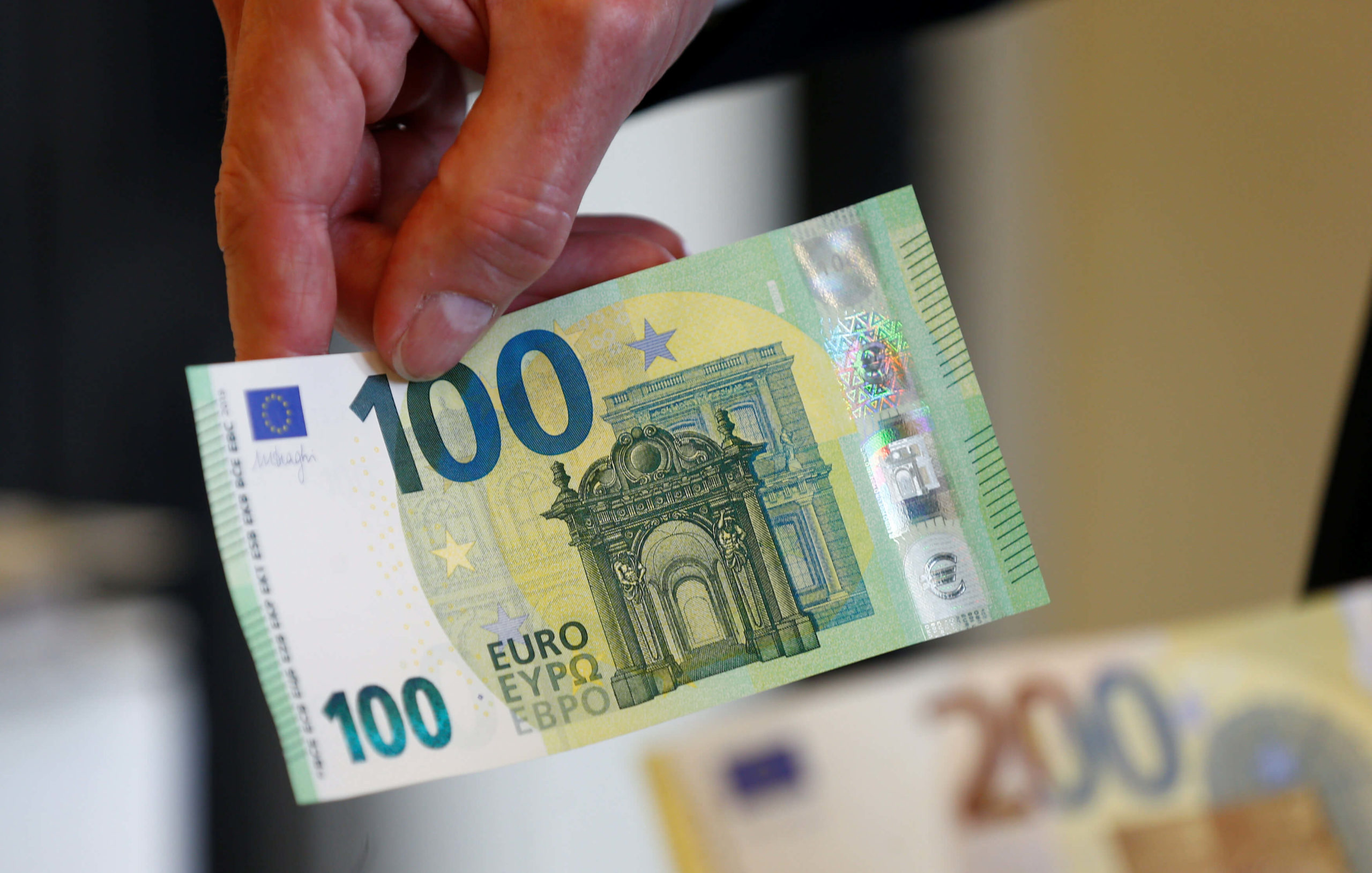 Πείραμα: 120 άτομα θα παίρνουν δωρεάν επίδομα 1.200 ευρώ τον μήνα για 3 χρόνια