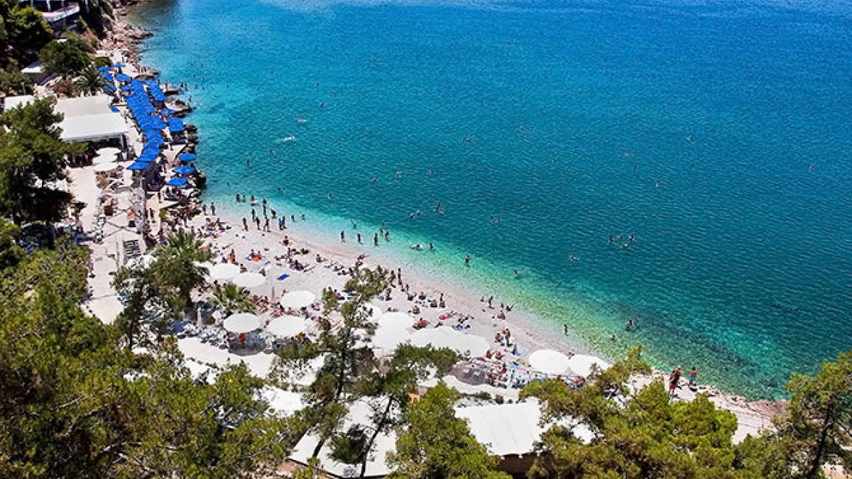Αρβανιτιά: Η συγκλονιστικής ομορφιάς παραλία - Αξίζει να την επισκεφτείτε!