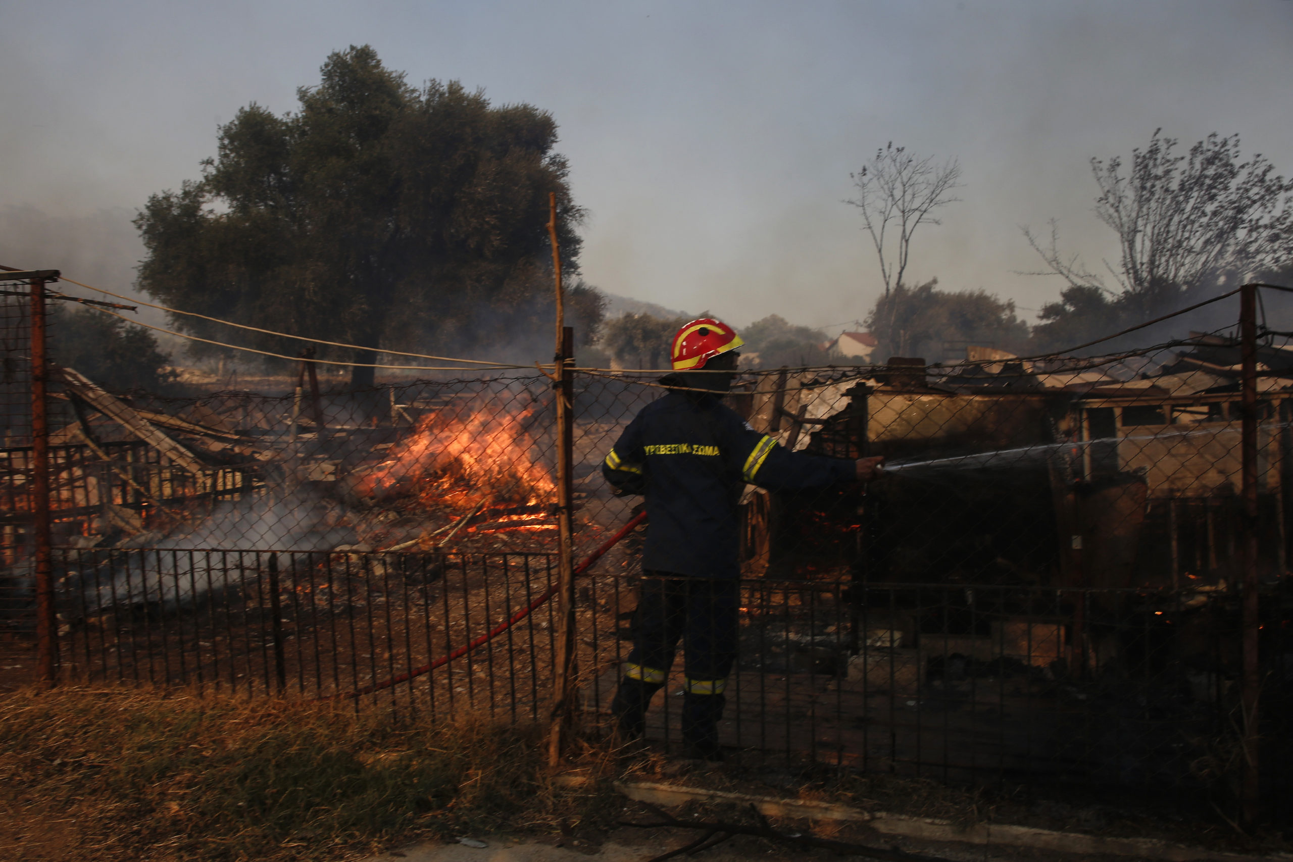 Δήμος Σαρωνικού: Ειδική μέριμνα για όσους εγκατέλειψαν τα σπίτια τους από την πυρκαγιά