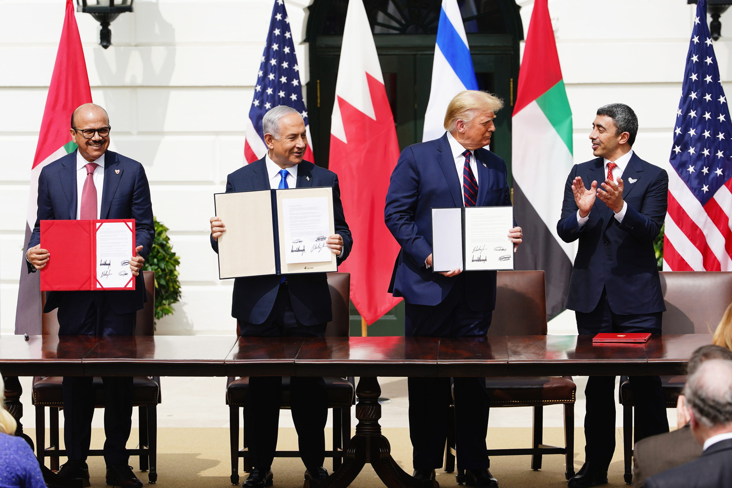 ΗΠΑ: Υπεγράφησαν οι ιστορικές συμφωνίες μεταξύ Ισραήλ, Μπαχρέιν και ΗΑΕ για την ομαλοποίηση των σχέσεών τους