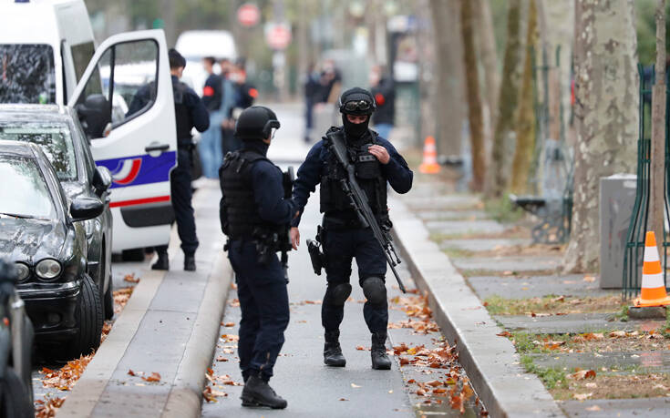 Τέσσερις άνθρωποι σήμερα τραυματίστηκαν από επίθεση αγνώστων με μαχαίρι σήμερα στο Παρίσι