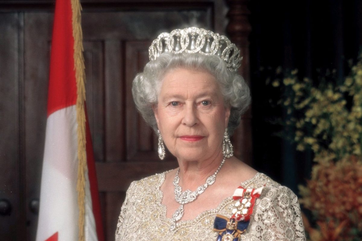 Τίτλοι τέλους για την Βασίλισσα Ελισάβετ της Αγγλίας στα Μπαρμπέιντος.