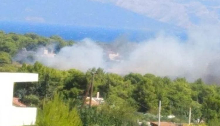 Σε ύφεση η φωτιά στην Αρτέμιδα - Τρία άτομα τραυματίες - Έσβησε η φωτιά στην Πάρνηθα