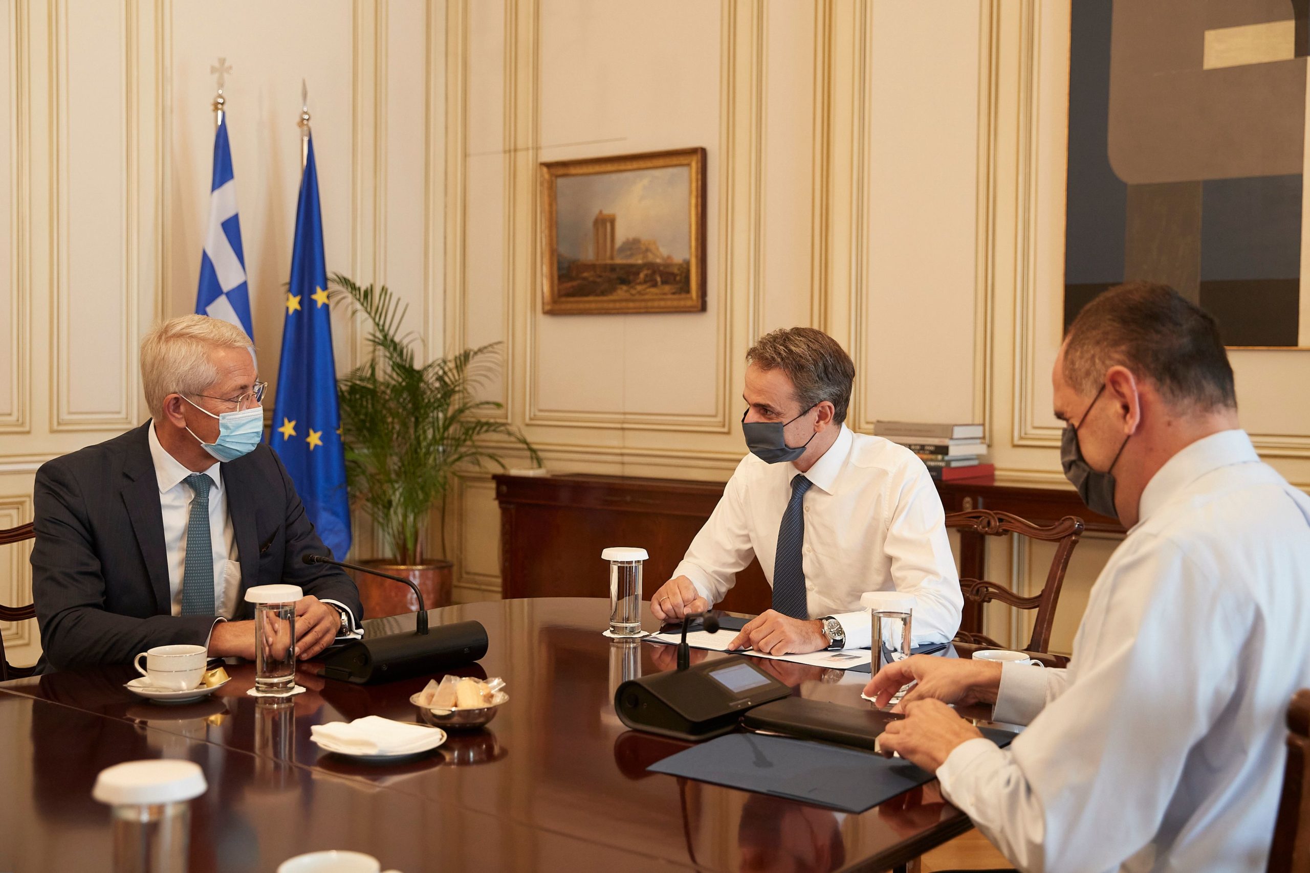 Συνάντηση του Πρωθυπουργού με ανώτατα στελέχη της Fraport και της Fraport Greece