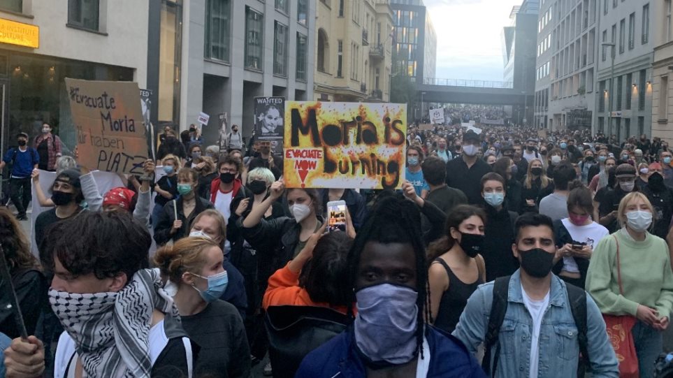 Διαδηλώσεις σε γερμανικές πόλεις ως ένδειξη αλληλεγγύης για τους πρόσφυγες στη Μόρια