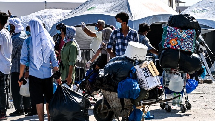 Λέσβος: Βρέθηκαν 243 κρούσματα κορωνοϊού κατά την είσοδο προσφύγων και μεταναστών στο Καρά Τεπέ!
