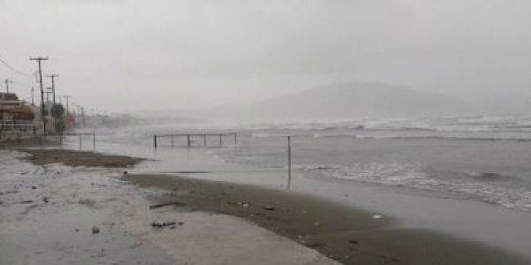 "Ιανός": Ο κυκλώνας έφτασε στη Ζάκυνθο- Κλειστά τα σχολεία σε Ηλεία και Δυτική Αχαΐα
