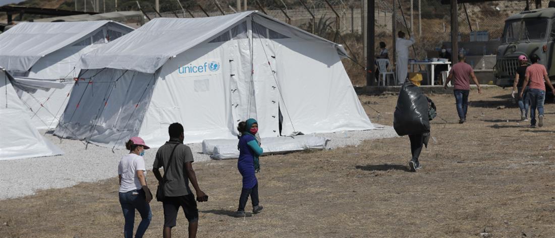 Μηταράκης από Λέσβο: ομαλά η μεταστέγαση των αιτούντων άσυλο στον νέο καταυλισμό