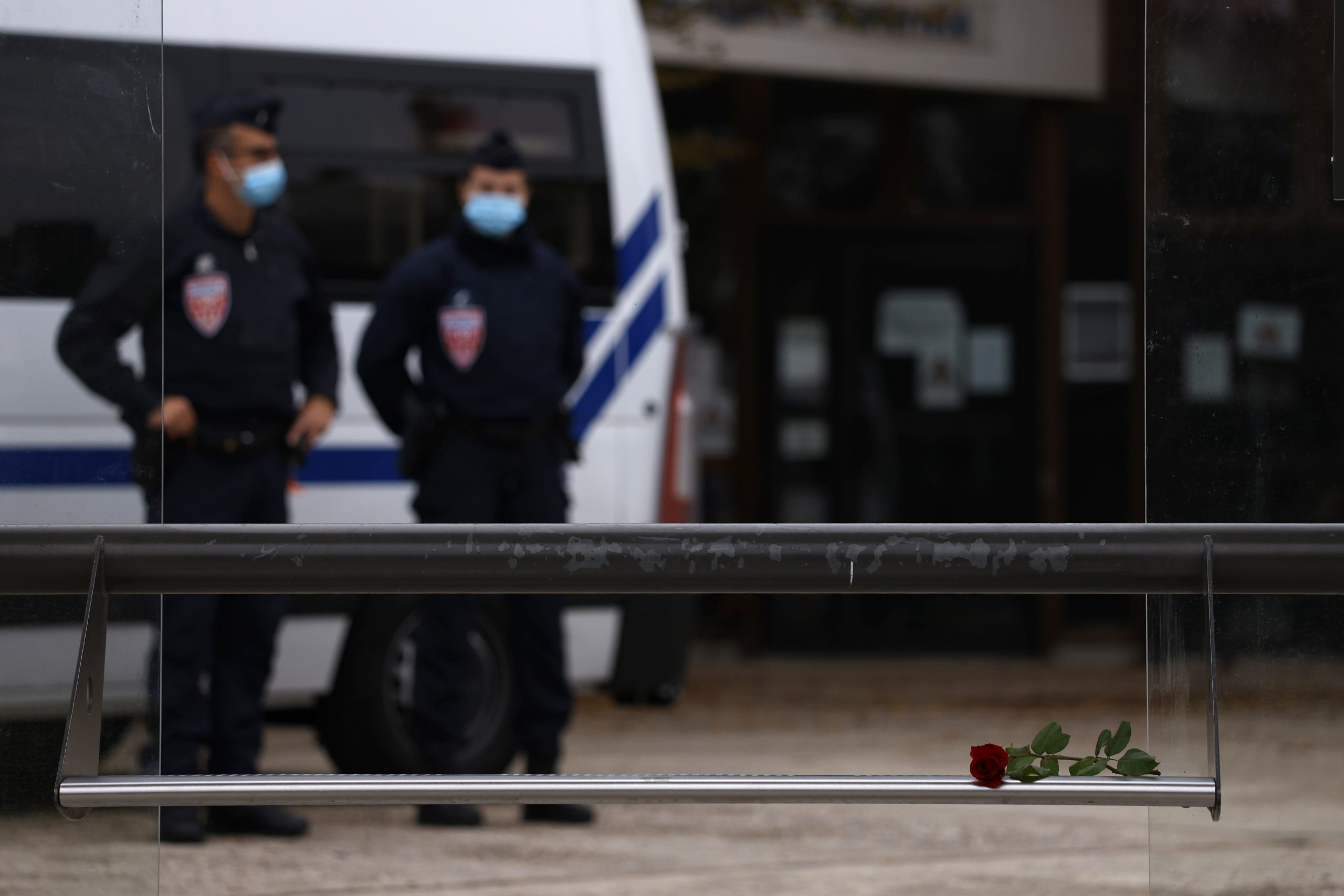 Παρίσι δολοφονία καθηγητή: Συγκλονιστικά στοιχεία έδωσε ο εισαγγελέας - Τί έγραψε στο Twitter ο δράστης