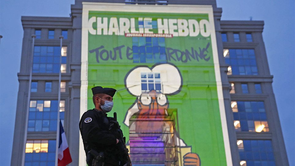 Γαλλία: Σκίτσα του Charlie Hebdo φιγουράρουν σε κυβερνητικά κτήρια