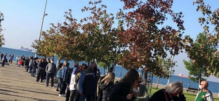 Θεσσαλονίκη: Ατελείωτες ουρές για rapid tests κορωνοϊού