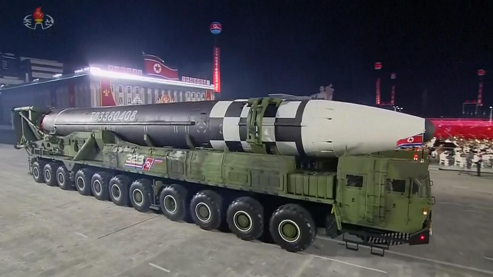 Ο Κιμ Γιονγκ Ουν παρουσίασε τον νέο διηπειρωτικό πύραυλο της Β. Κορέας