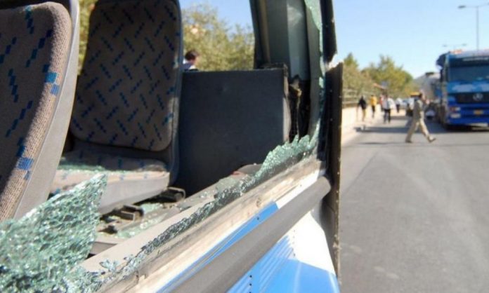 Λιβαδειά: Πέταξε πέτρα σε σχολικό - δυο παιδιά τραυματίστηκαν