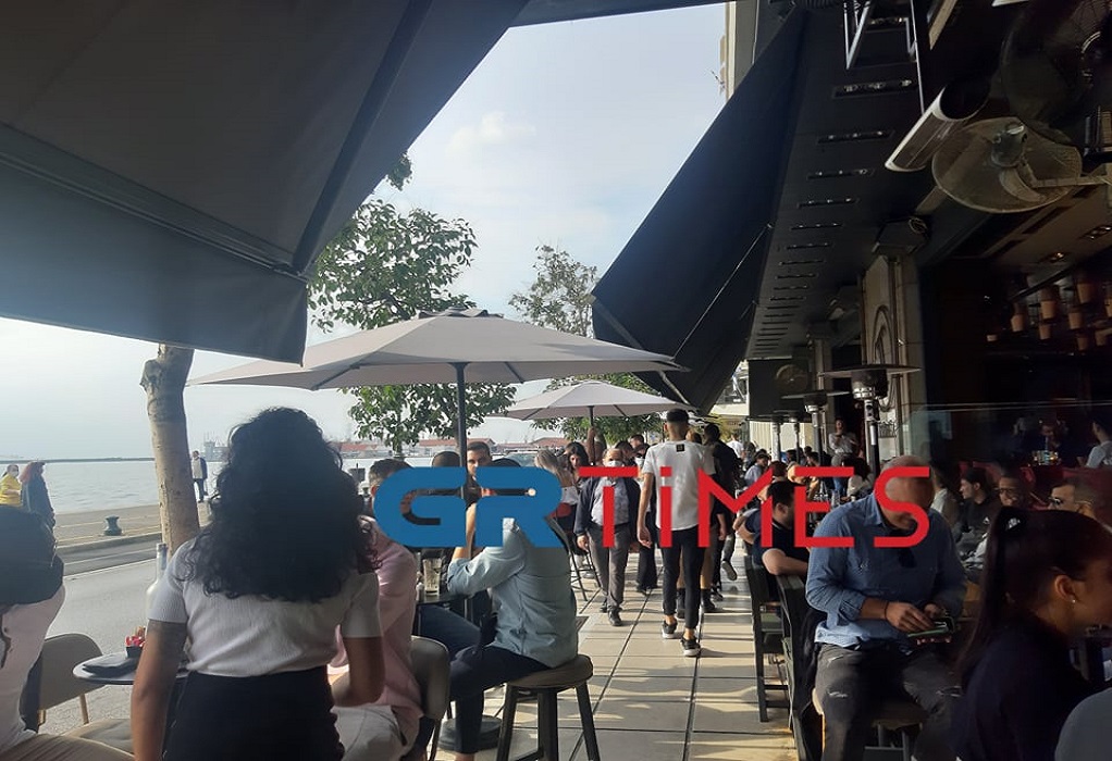 28η Οκτωβρίου: Άδεια εστιατόρια-καφέ σε Αθήνα-Κρήτη, λαοθάλασσα στα Λαδάδικα!