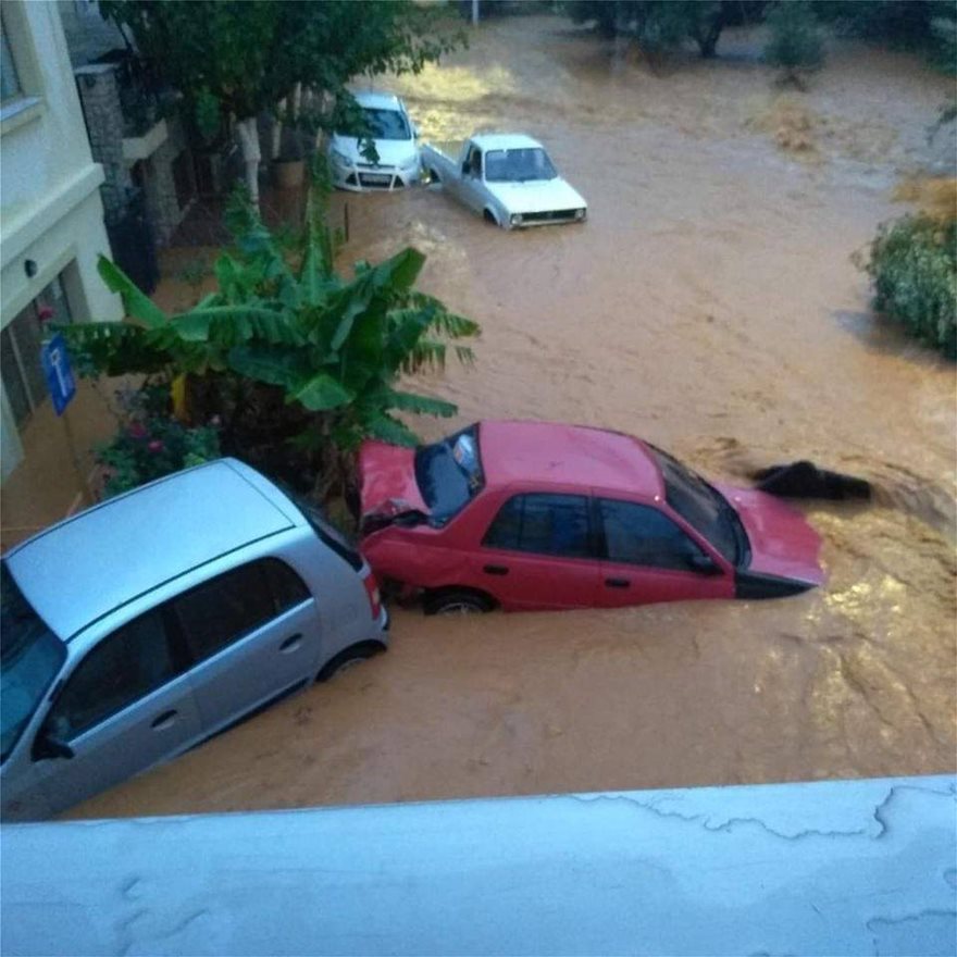 Κρήτη: Οι άνθρωποι είναι στις ταράτσες για να σωθούν από τα ορμητικά νερά [pics]