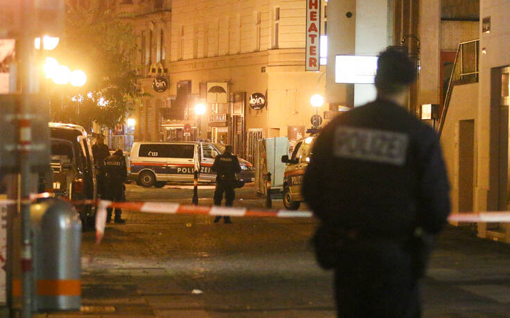 Τρομοκρατική επίθεση στη Βιέννη: Τέσσερις νεκροί και 15 τραυματίες [picks & vid's]