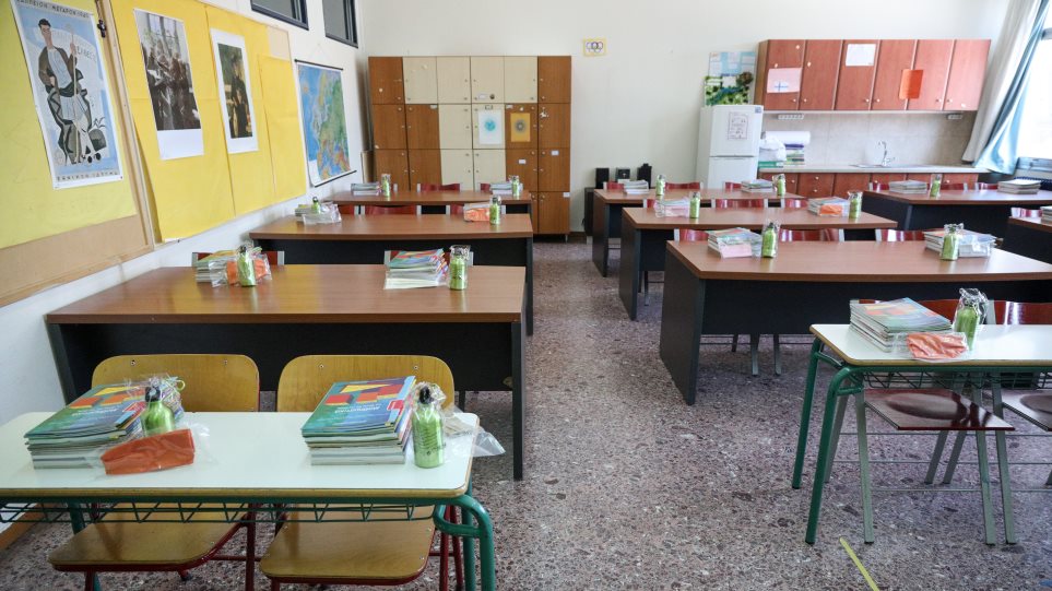 Κορωνοϊός: Αρνητικό ρεκόρ με τουλάχιστον 561 σχολεία - τμήματα κλειστά