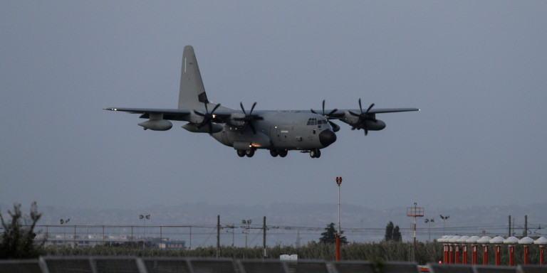 Κρήτη: Αεροδιακομική με C-130 στην Αθήνα και το ΚΑΤ για τον νεαρό που το χέρι του πιάστηκε σε μηχάνημα