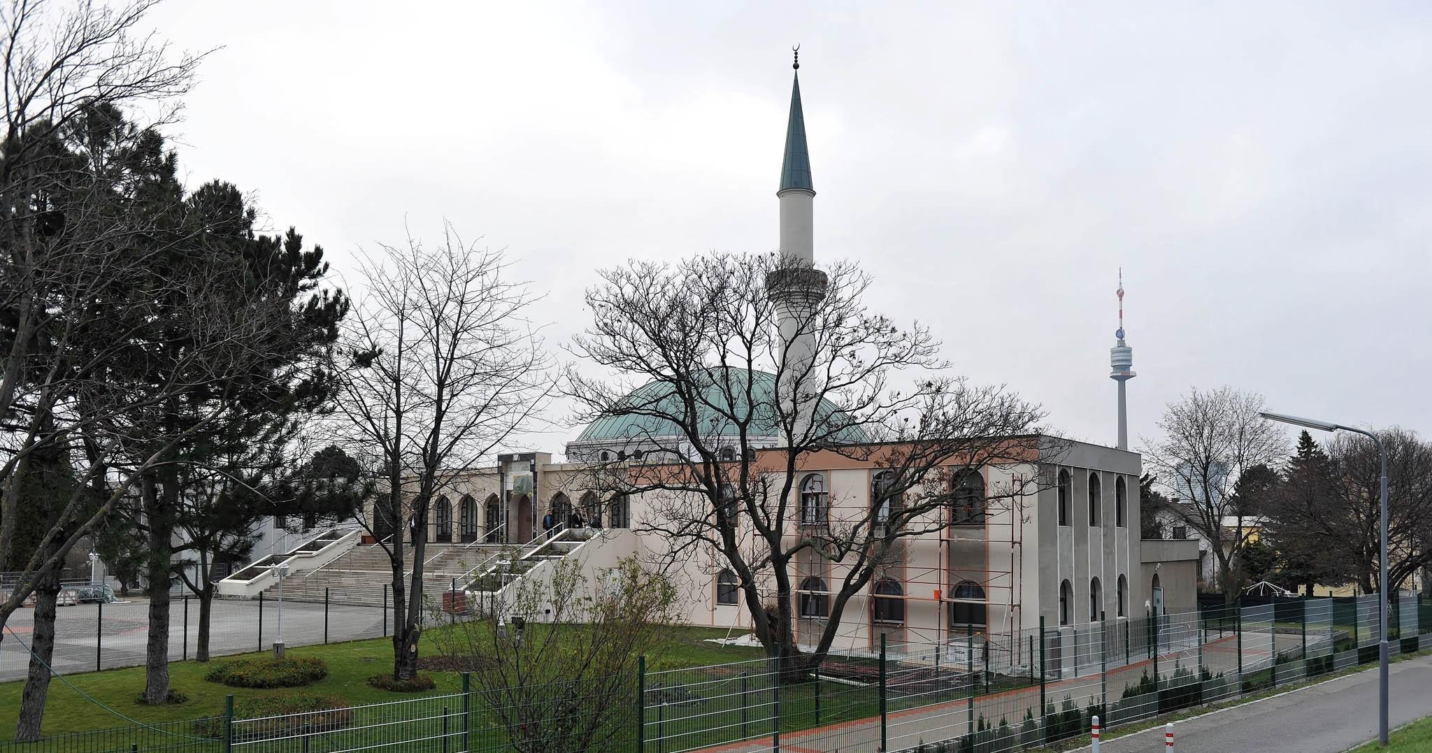 Η Αυστρία κλείνει τα "ύποπτα" τζαμιά στην Βιέννη