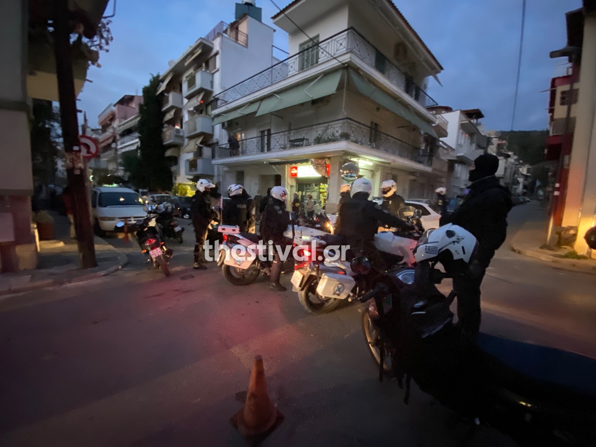 Θεσσαλονίκη: Επίθεση σε αστυνομικoύς που έκαναν ελέγχους. Ένας τραυματίας! (video)