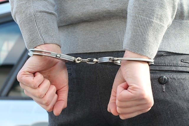 Συνελήφθη σωφρονιστικός υπάλληλος που προσπάθησε να εισάγει ναρκωτικά στον Κορυδαλλό