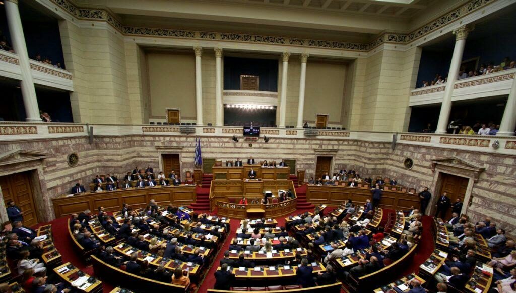 Βουλή: Ψηφίστηκε το νομοσχέδιο για την πολιτική δικαιοσύνη