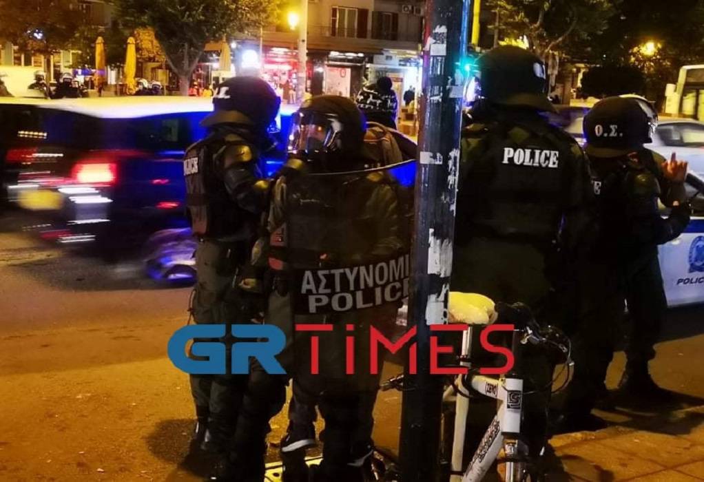 Θεσσαλονίκη: Τραυματισμός αστυνομικού και πέντε προσαγωγές σε διαδήλωση αρνητών του κορωνοϊού