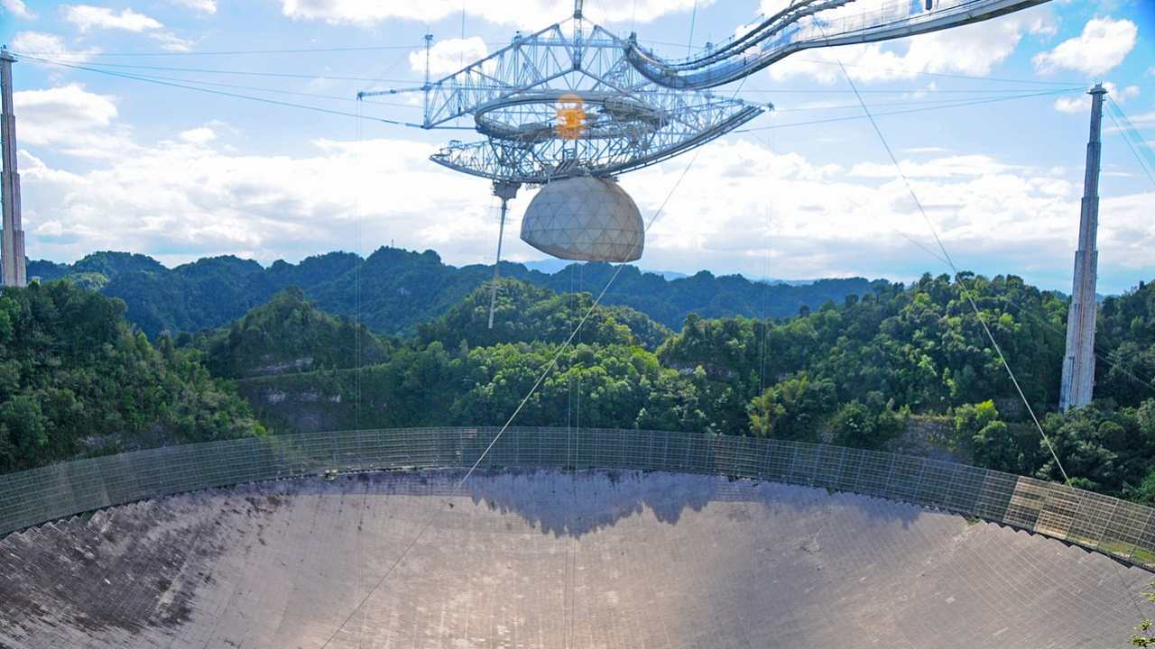 Κατέρρευσε  το τεράστιο ραδιοτηλεσκόπιο του Αρεσίμπο (video)