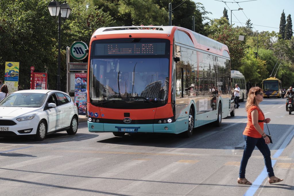 Ηλεκτρικό λεωφορείο κάνει το πρώτο του δρομολόγιο στη γραμμή Κυψέλη – Παγκράτι