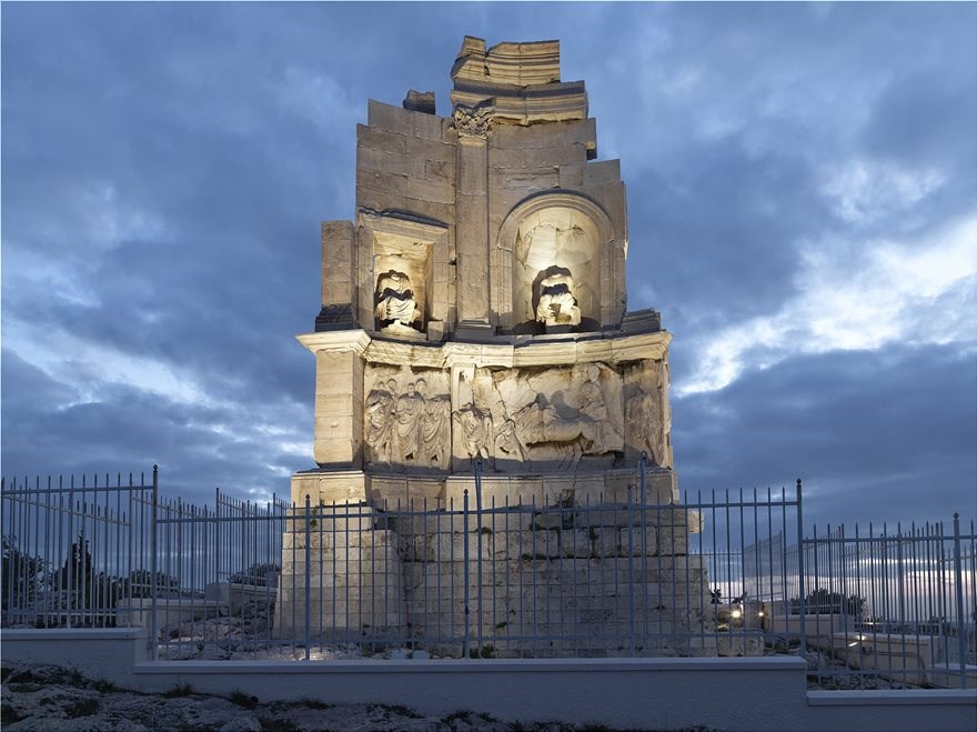 Με το ναό του Ηφαίστου και το μνημείο Φιλοπάππου ολοκληρώθηκε το έργο του νέου φωτισμού των αθηναϊκών μνημείων (video)