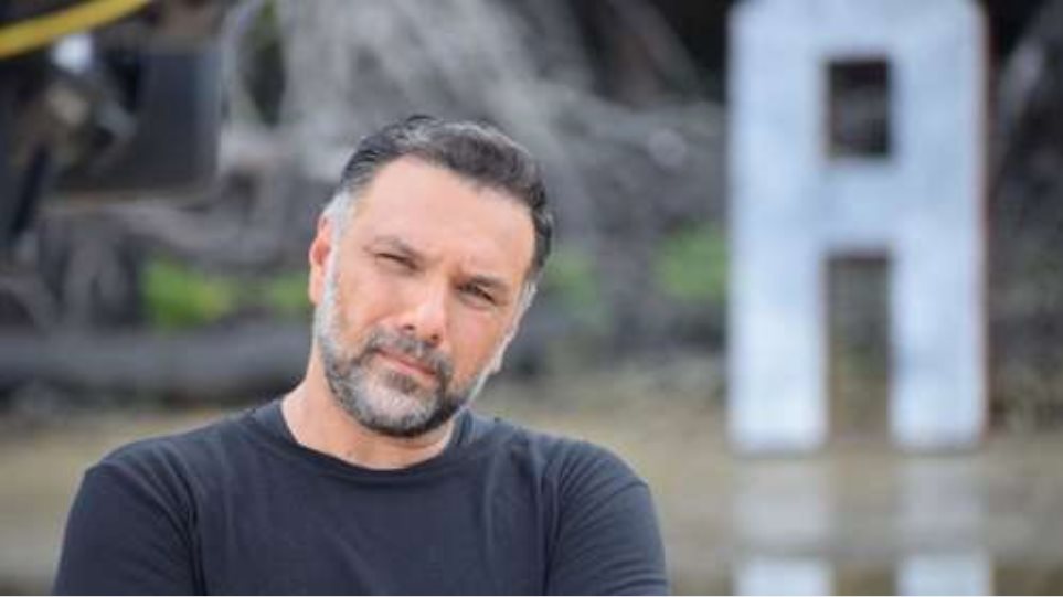 Γρηγόρης Αρναούτογλου: Εμφανίστηκε από το σπίτι του μετά την περιπέτειά του με τον κορονοϊό