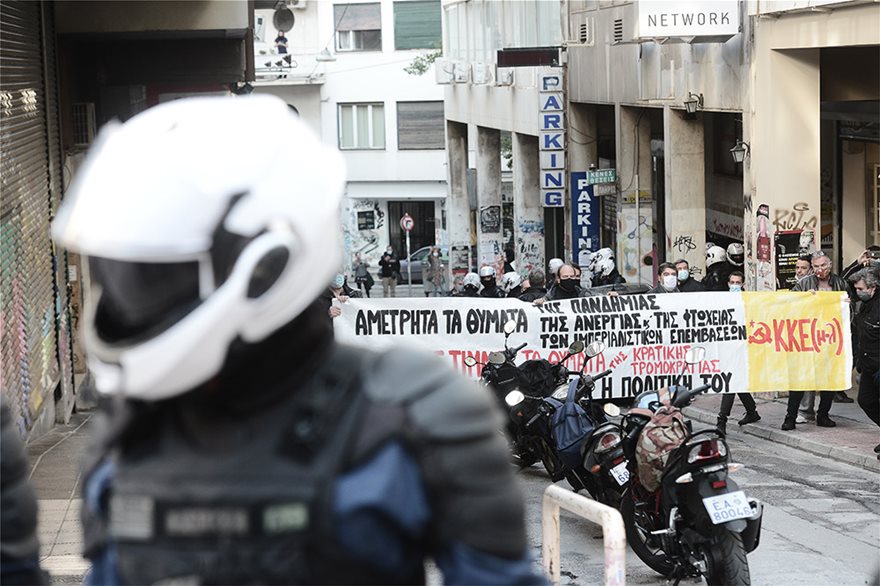 Επέτειος Γρηγορόπουλου: Η αστυνομία παρεμπόδισε πορεία  - Δεκάδες προσαγωγές - Συγκέντρωση κόσμου στα Εξάρχεια