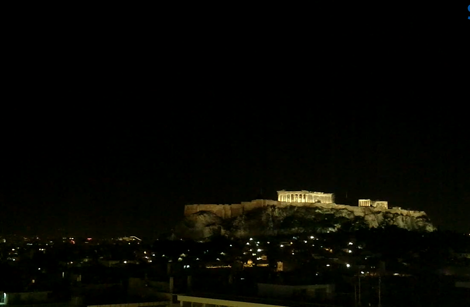 Η Ελλάδα αποχαιρετά το 2020 - Δείτε live την κίνηση στους δρόμους σε Αθήνα, Θεσσαλονίκη, Πειραιά & Χανιά
