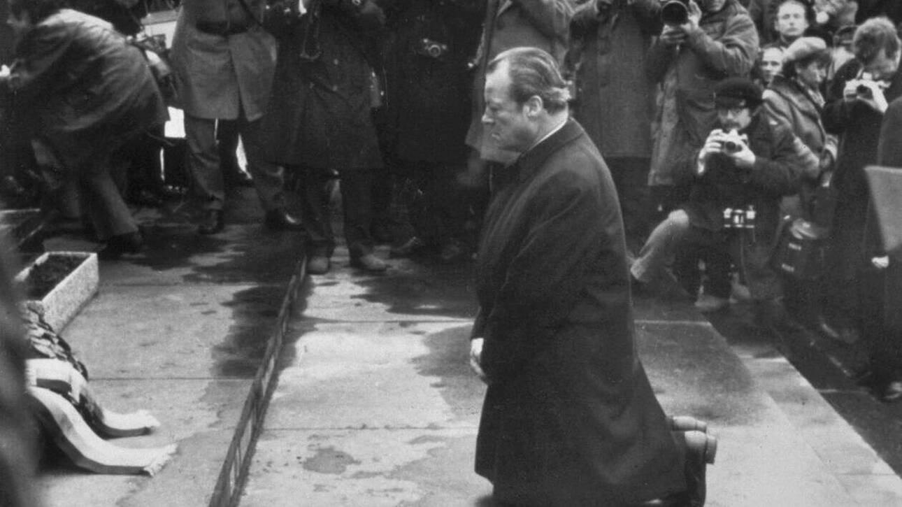 50 χρόνια από τότε που  Βίλι Μπραντ γονάτισε στο μνημείο της εξέγερσης του γκέτο της Βαρσοβίας