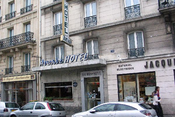 Διάσημο ξενοδοχείο στο Παρίσι ανοίγει τις πύλες του στους αστέγους