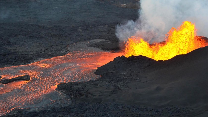Εξερράγη πριν από λίγο το ηφαίστειο Kilauea στη Χαβάη (video)