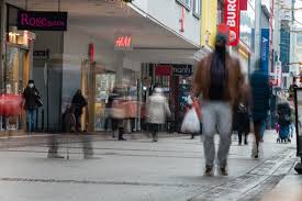 Γερμανία: Οι γερμανοί τρέχουν στα μαγαζιά  να προλάβουν την καραντίνα