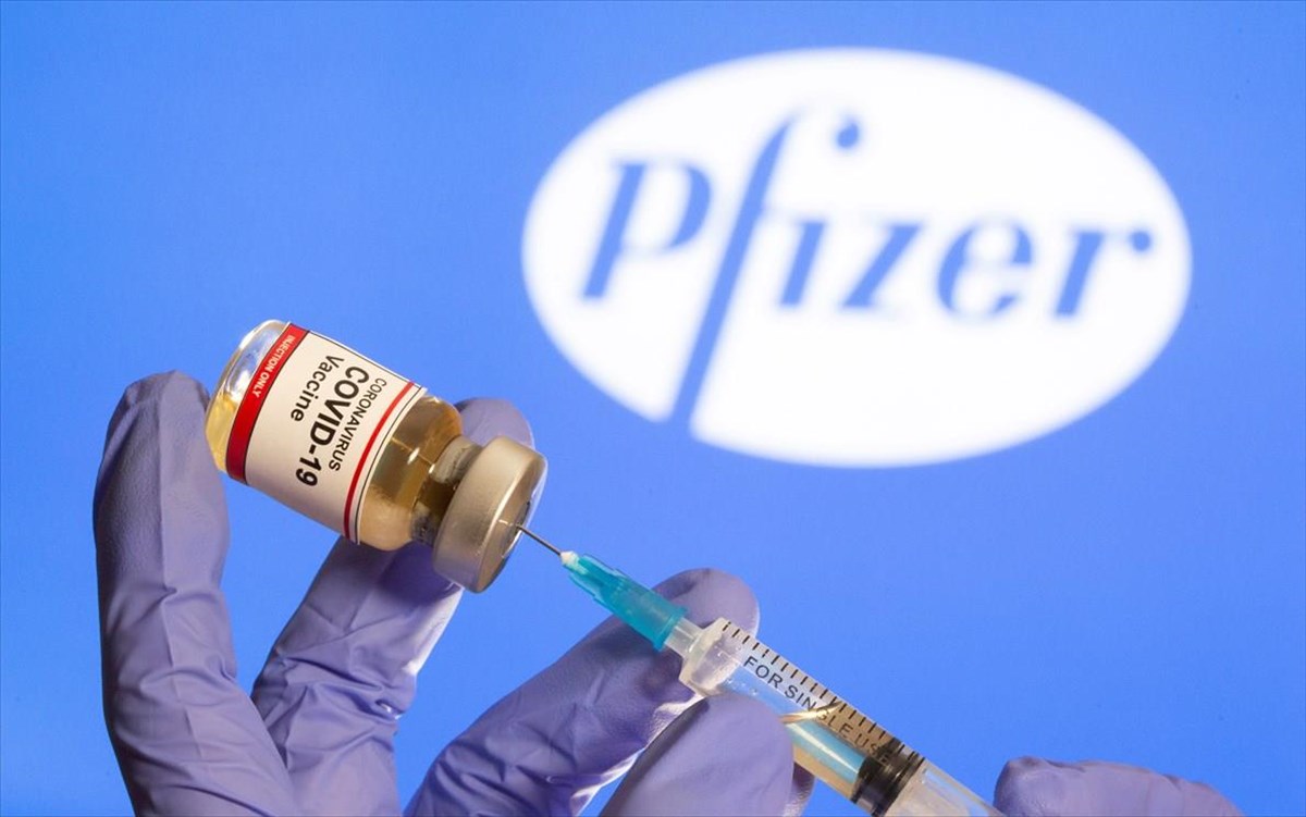 EMA: Δεν υπάρχει απόδειξη πως το εμβόλιο της Pfizer δεν προστατεύει από το νέο στέλεχος
