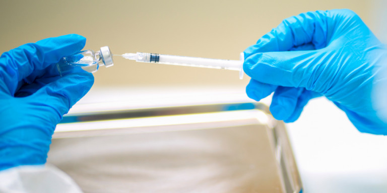 Κορονοϊός: Σήμερα στην Αθήνα οι 83.850 δόσεις του εμβολίου της Pfizer