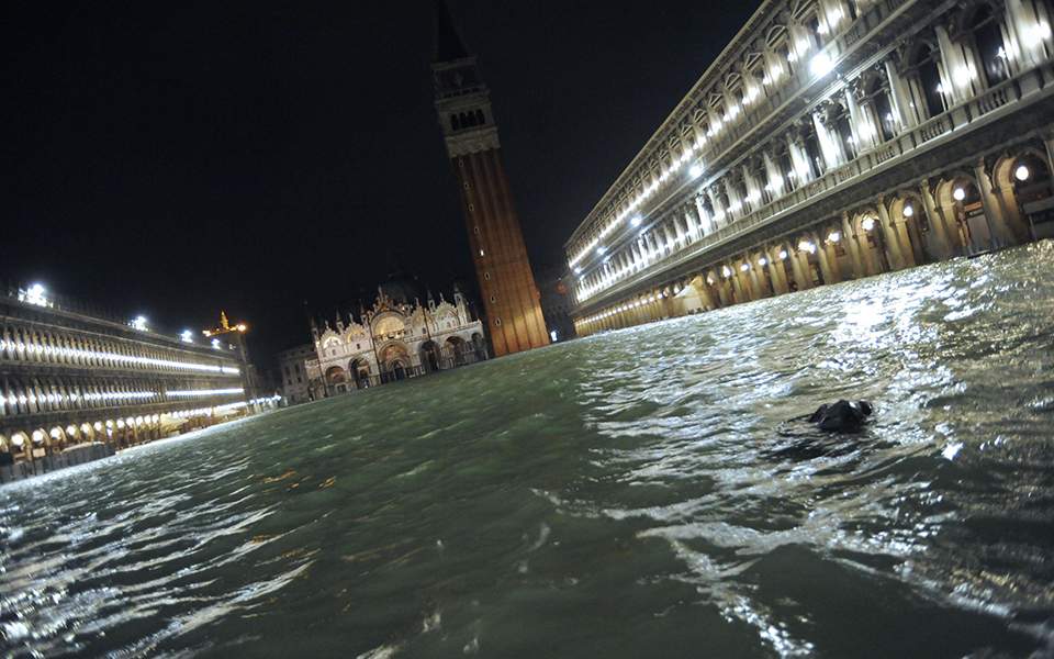 Η κακοκαιρία βούλιαξε την Βενετία και πάλι κάτω από το νερό  (video)