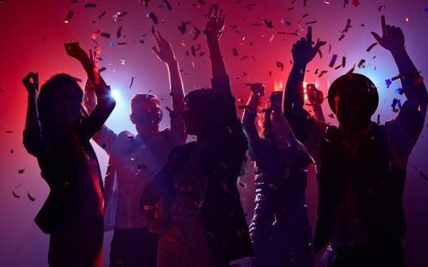 Ανήλικοι νοίκιασαν διαμέρισμα στη Χαλκιδική για να κάνουν πάρτι εν μέσω πανδημίας– Εννιά προσαγωγές