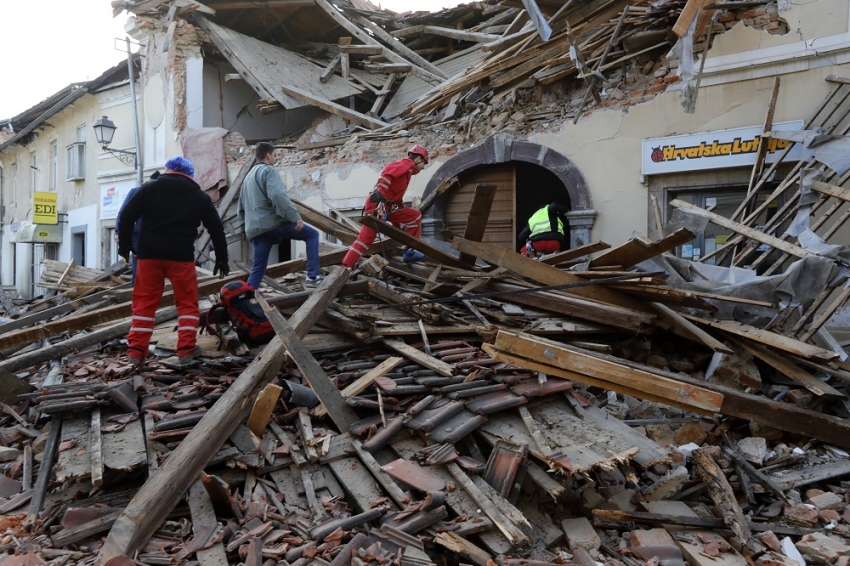 Στους 7 οι νεκροί από τον σεισμό στην Κροατία - Συγκλονιστικό βίντεο με την διάσωση ενός μικρού παιδιού