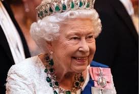 Βασίλισσα Ελισάβετ: Το πιο ακριβό δώρο μία αγκαλιά